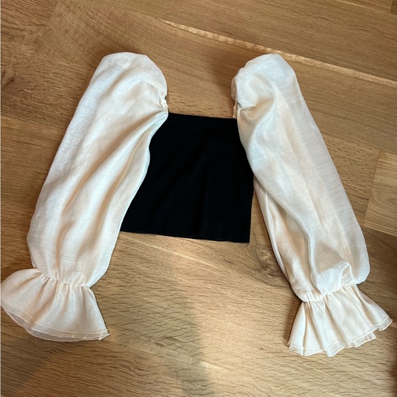 Vestique black crop top with cream puff sleeve - Picture 2 of 3
